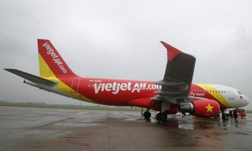 Vietjet Air cung luc ky hop dong voi ba cong ty My