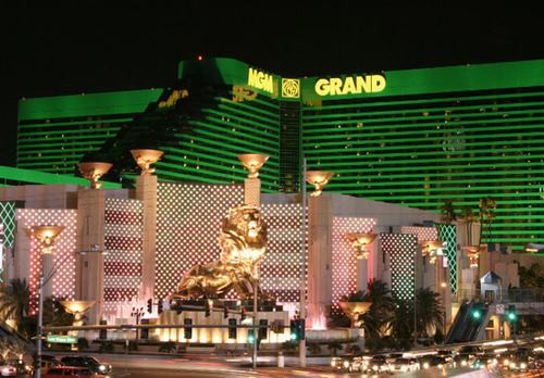 Tổ hợp giải trí – Casino MGM Grand tại Las Vegas (Mỹ) cũng là một công trình nổi tiếng với bức tượng Sư tử Vàng khổng lồ nặng 50 tấn đặt phía trên lối vào.