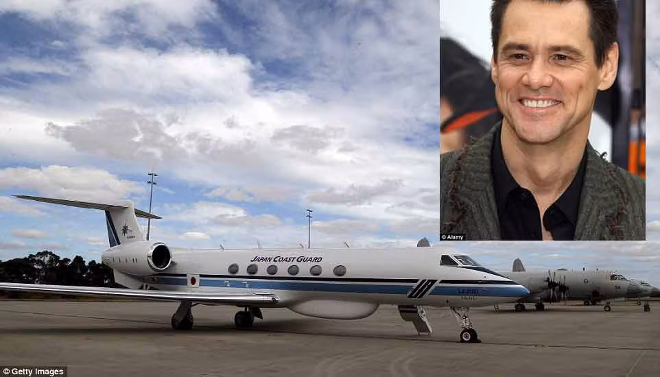 Diễn viên hài Jim Carrey sở hữu chiếc Gulfstream V, một trong những máy bay phản lực tư nhân hiệu suất cao nhất trên thế giới Gulfstream V trị giá 59 triệu USD.