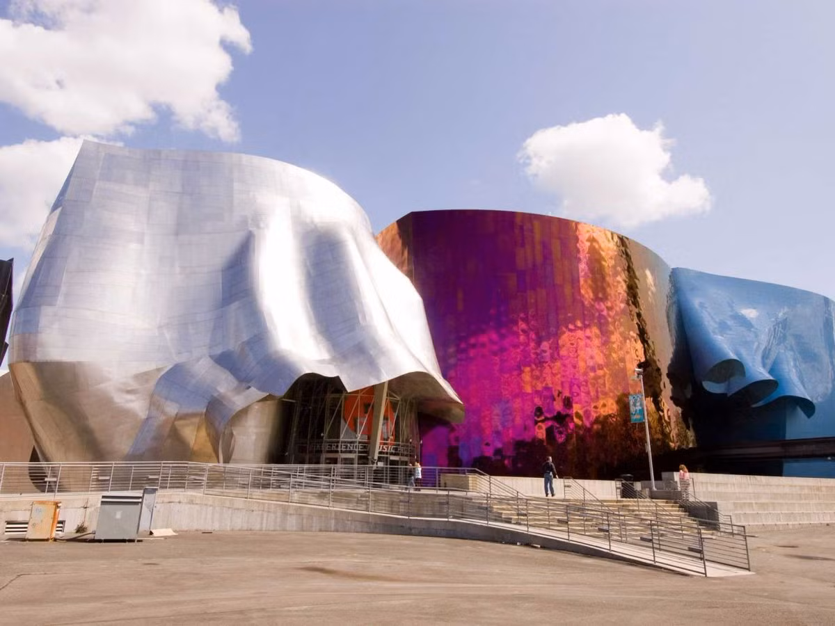 Gehry cũng thiết kế tòa nhà phục vụ các đêm diễn nhạc Rock-n-Roll của nhà đồng sáng lập Microsoft, Paul Allen.