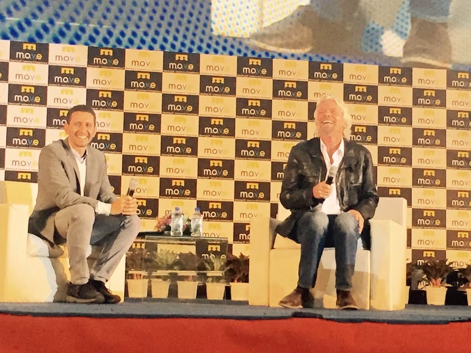 Hơn 4.000 khán giả tham dự buổi giao lưu với tỷ phú Richard Branson vào chiều qua 13/9 tại TP HCM.