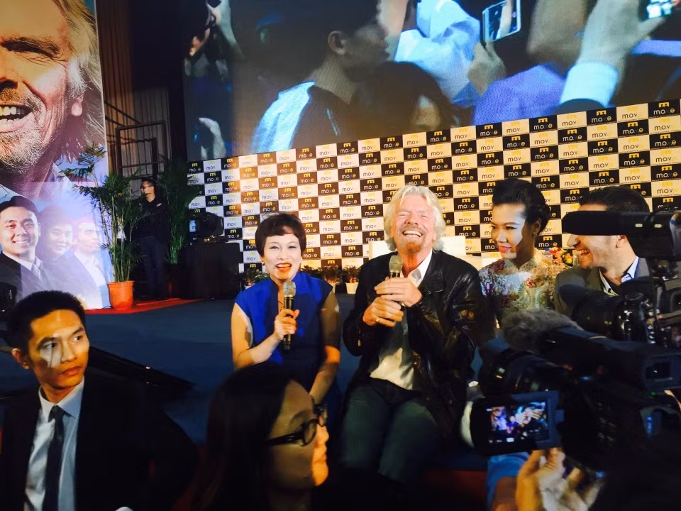 Với sự dí dỏm và những kinh nghiệm làm giàu của bản thân, tỷ phú quái chiêu Branson đã lôi cuốn được sự chú ý của đa số khán giả.