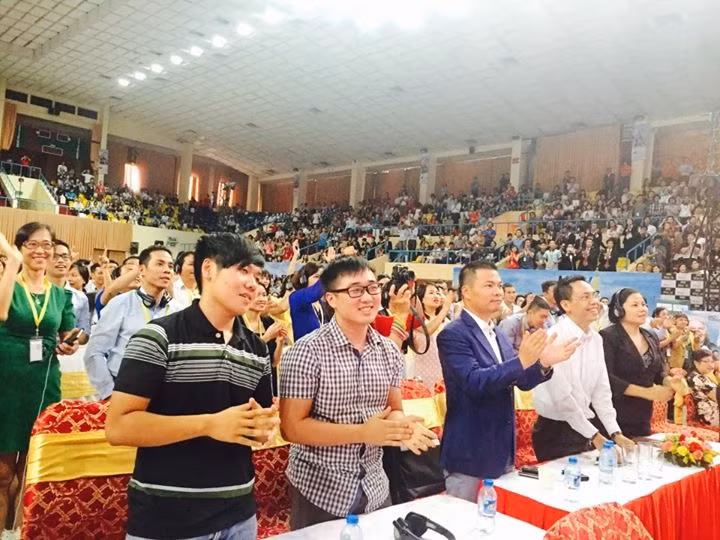 Sự kiện thu hút đông đảo giới doanh nhân và khán giả tới giao lưu.