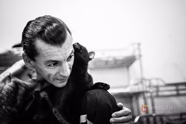 Leo đặc biệt rất tức giận khi nói đến nạn trộm cắp và ăn thịt chó mèo. "Ngày xưa, khi con người trong hoàn cảnh khó khăn nghèo khó, bất đắc dĩ họ phải ăn thịt chó mèo để sống, đó là chuyện xưa. Giờ đây chúng ta không thiếu thứ gì, chúng ta còn nhiều lựa chọn hơn là việc cứ ăn thịt những con vật nuôi của người khác".