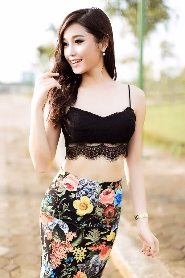 A hau Huyen My giai bay ve viec yeu thieu gia-Hinh-2