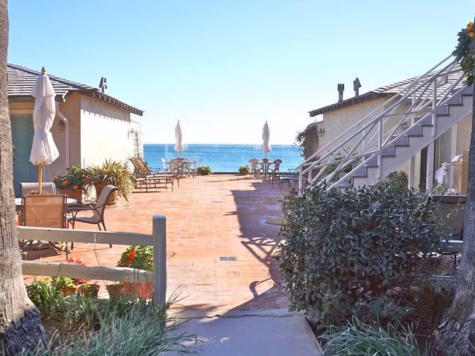 Có tin đồn rằng: Ellison và Nobu Matsuhisa là những người đứng sau chuỗi nhà hàng sushi Nobu và họ có kế hoạch chuyển đổi Casa Malibu Inn thành một khách sạn Nhật Bản cao cấp. Tỷ phú Ellison đã mua khối tài sản này với giá 20 triệu USD vào năm 2007.