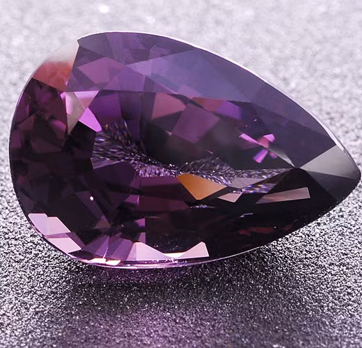 8. Musgravite - 35.000 USD/Carat: Đây là một trong những loại đá quý mới nhất và hiếm nhất trên thế giới.