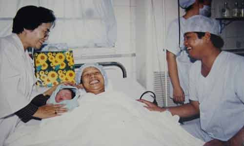 Nhung em be ong nghiem dàu tien ỏ VN gio ra sao