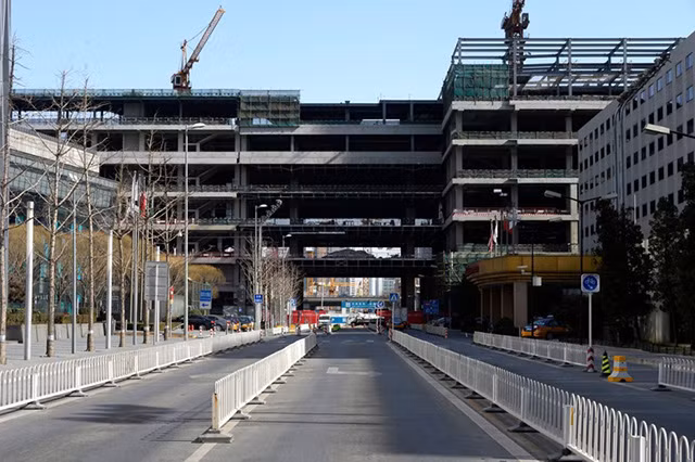 Cục đường sắt Tây Bắc Kinh Tây cho biết, đã có hơn 420.000 du khách xuất cảnh, đi tàu trong ngày 16/2, con số kỷ lục từ trước tới nay.