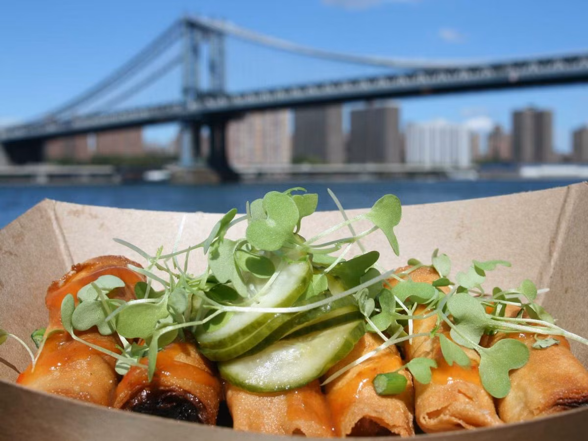 10. New York (Mỹ) với chi phí ăn uống tại khách sạn trung bình hàng ngày là 59,64 USD.