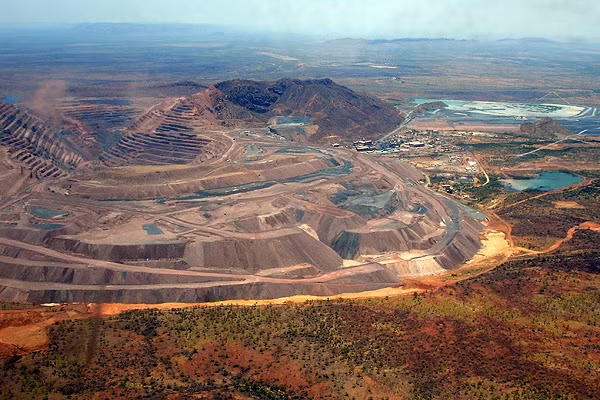 4. Mỏ kim cương Argyle của Australia cũng đang chuyển từ mỏ lộ thiên sang khai thác ngầm.