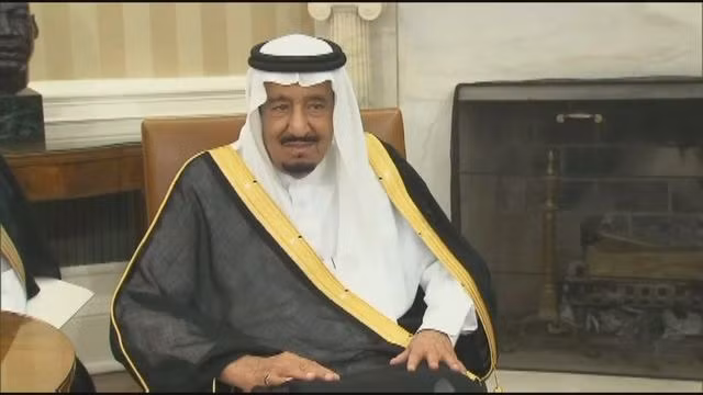 Nhà vua Ả Rập đã thuê toàn bộ 222 phòng của khách sạn Four Seasons cho chuyến thăm 3 đêm trên đất Mỹ buộc du khách ở đây phải di chuyển sang các khách sạn khác gần đó.