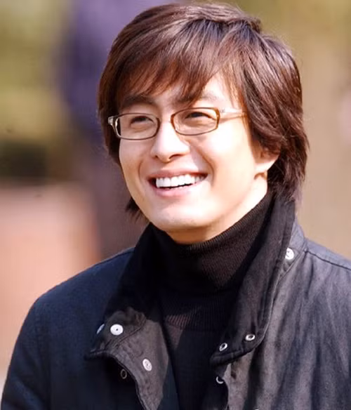 Sau 20 năm tham gia làng giải trí, từ một diễn viên phụ, Bae Yong Joon đã vươn lên làm ông trùm truyền thông Hàn Quốc khi nắm giữ khối tài sản kếch xù ước tính hơn 3.500 tỷ đồng.