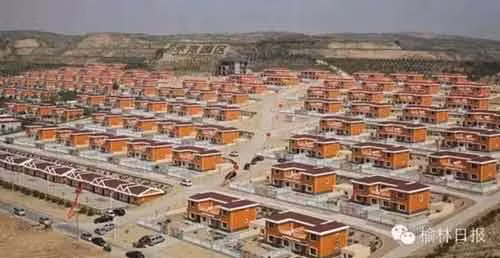 Một đại gia Trung Quốc đã bỏ tiền túi xây dựng 222 biệt thự để tặng những người đồng hành với ông trong những thời khắc khó khăn nhất cuộc đời.