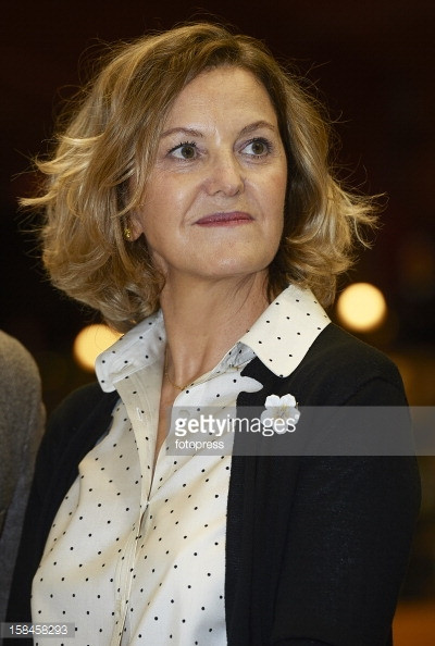 Người vợ tỷ phú thế giới dù không còn trẻ nhưng có phong cách thời trang khá thanh lịch, trẻ trung.