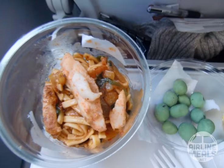 Hành khách trên một chuyến bay của Germanwings được phục vụ món salad gà châu Á với đậu wasabi.