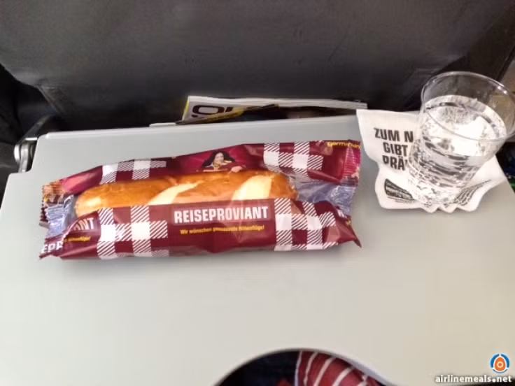 Với đội ngũ phi hành đoàn thân thiện và dịch vụ tốt, Germanwings được đánh giá là một trong những hãng hàng không giá rẻ tốt trên thị trường.