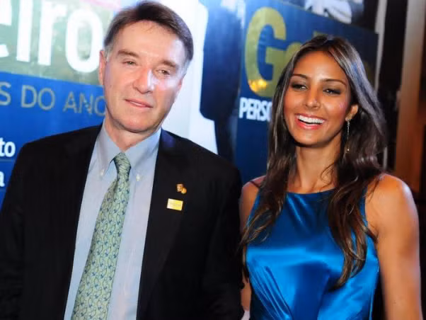 Flavia Sampaio – bạn gái tỷ phú Eike Batista. Flavia Sampaio đã hẹn hò 4 năm với người giàu nhất Brazil, tỷ phú Eike Batista. Ngoài nhan sắc xinh đẹp, Flavia còn là một luật sư và một nhà hoạt động xã hội tích cực ở Brazil.