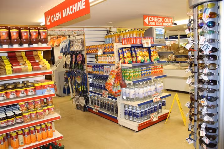 So sánh giá cả hàng hóa của các siêu thị: Trước khi đi mua sắm, bạn nên tìm hiểu cửa hàng nào cung cấp hàng hóa với giá cả “mềm” hơn. Bạn có thể tham khảo giá cả thông qua mua thử và xem tờ rơi quảng cáo hay website của mỗi cửa hàng, siêu thị.