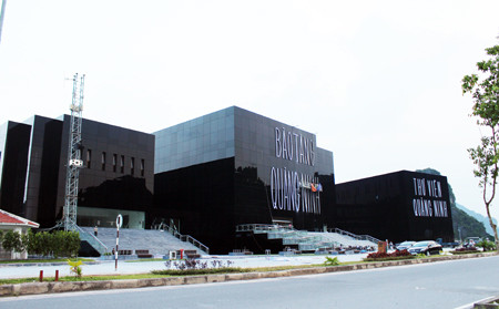 Cụm công trình Thư viện- Bảo tàng tỉnh Quảng Ninh (Quảng Ninh, 2013) do Liên doanh Viện Quy hoạch Đô thị Nông thôn Quốc gia và Cty CP TVTK Savador Pee Arroyo và cộng sự thiết kế đạt giải công trình thể thao – văn hóa.