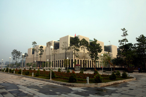 Tại giải thưởng Kiến trúc Quốc gia Việt Nam 2014, công trình Nhà Quốc hội của nhóm KTS Meinhard Von, Gerkan, Nikolaus Goetze, KTS Dirk Heller, KTS Joern Ortmann (gmp International GmbH) đã được trao Giải thưởng lớn. Nhà Quốc hội là công trình cho thấy tài năng của các kiến trúc sư ước ngoài trong việc xử lý thành công các yêu cầu về công năng sử dụng, quan tâm đặc biệt đến môi trường làm việc bên trong tòa nhà.