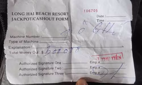 Ngoi chua am ghe, khach bi 