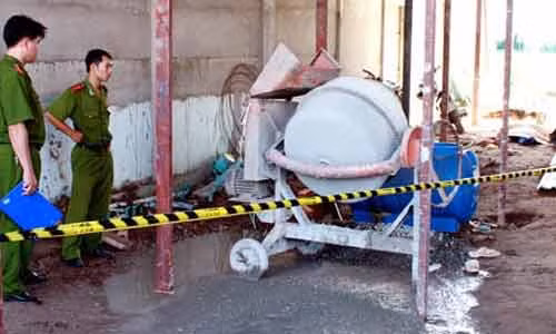 Mot cong nhan Vung Ang bi thuong nang vi may cuon