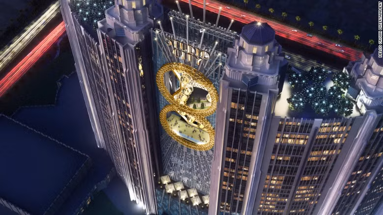 Khu giải trí Studio City trang bị bánh xe đu quay Ferris cao nhất châu Á và là chiếc bánh xe độc nhất trên thế giới với hình dạng số 8.