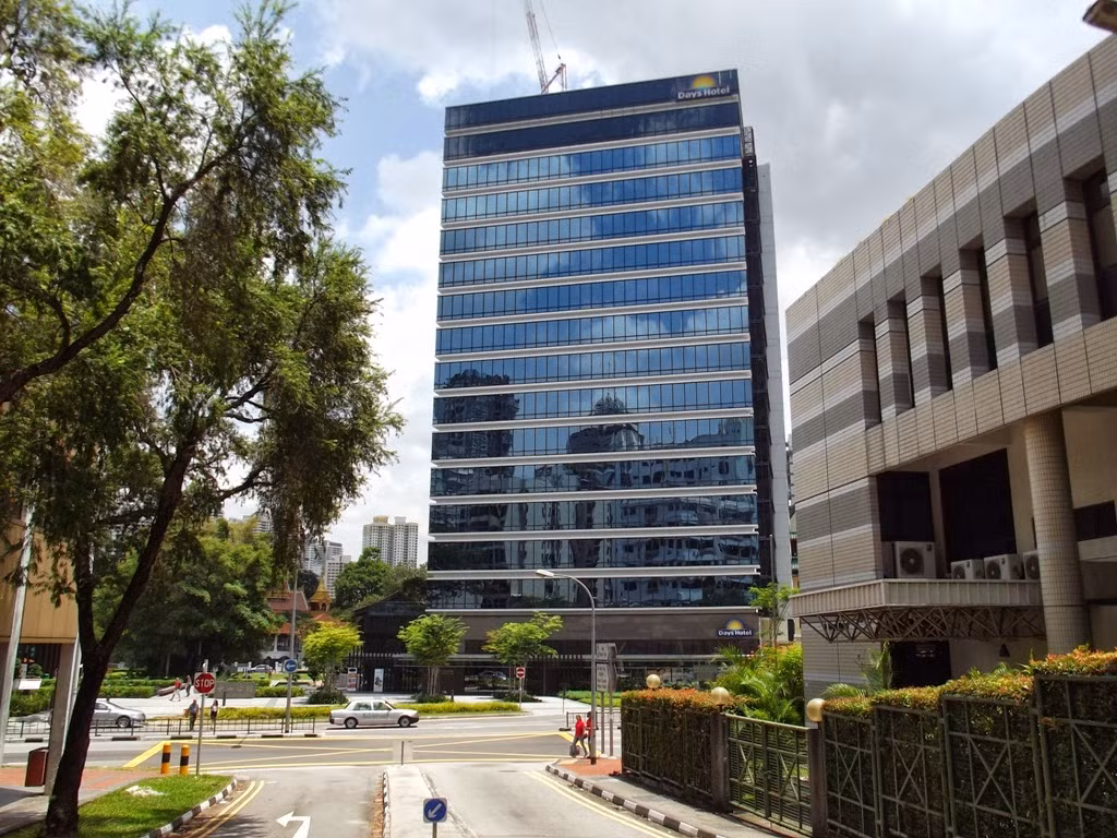 Khách sạn Days Hotel cũng nằm trong danh sách khách sạn phục vụ SEA Games 28 ở Singapore. Đây chính là khách sạn mà đội tuyển U23 Việt Nam đang đóng quân trong thời gian tham gia SEA Games 28 ở Singapore.