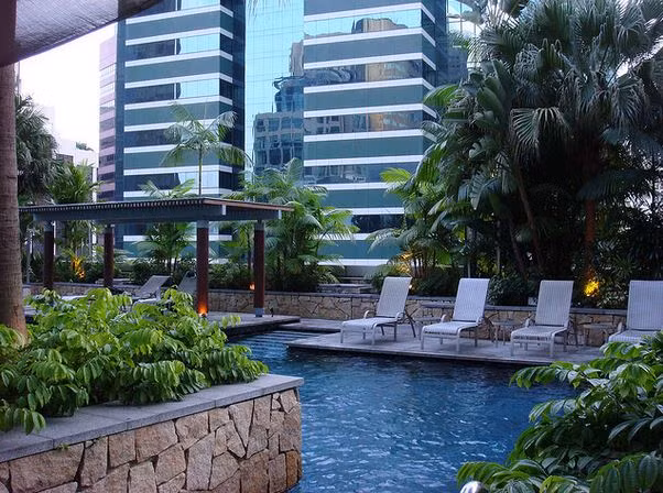 Khách sạn Amara còn cung cấp phòng tập thể dục, hồ bơi, sân tennis và trang bị phòng họp cho những cuộc họp quan trọng với sức chứa 500 chỗ ngồi, 4 phòng chức năng và có bãi đậu xe riêng cho du khách.