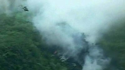 Tháng 7/2010: Máy bay chở khách của hãng hàng không Pakistan Airblue đã rơi xuống ngọn đồi gần thủ đô Islamabad do thiếu tầm nhìn. Tai nạn khiến toàn bộ 152 hành khách và thành viên phi hành đoàn thiệt mạng. Ảnh: Hiện trường vụ tai nạn lúc bấy giờ.