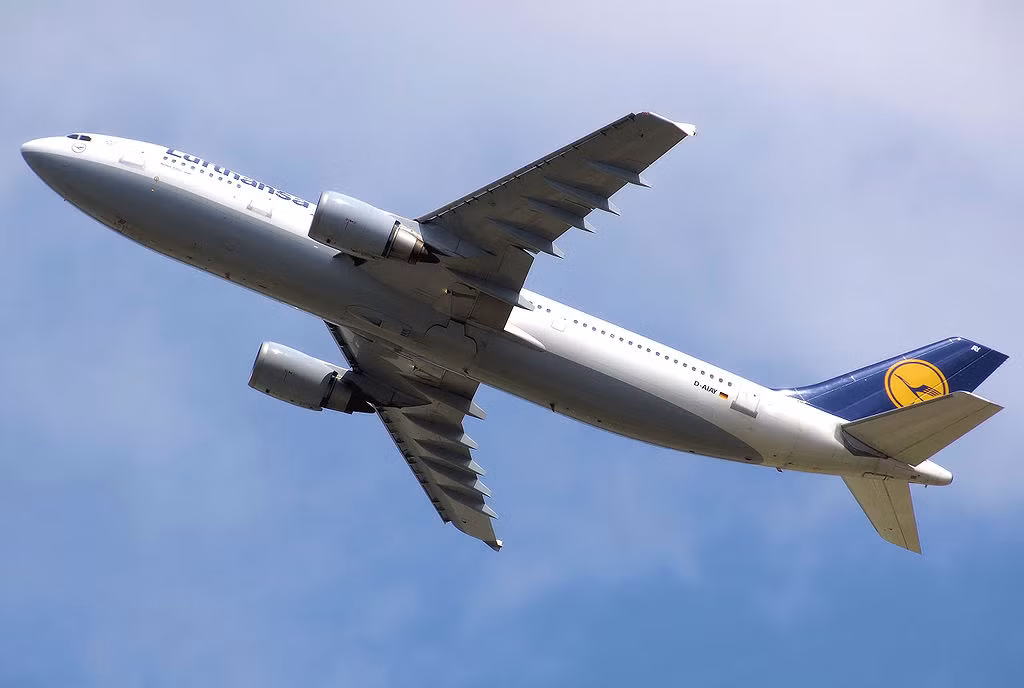 Cụ thể, hãng Lufthansa có tới 330 chiếc máy bay thuộc dòng Airbus gồm các phiên bản A320, A321, A330, A380...