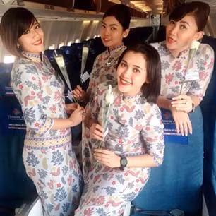 Đội ngũ tiếp viên hàng không của hãng Trigana Air trẻ trung và năng động.