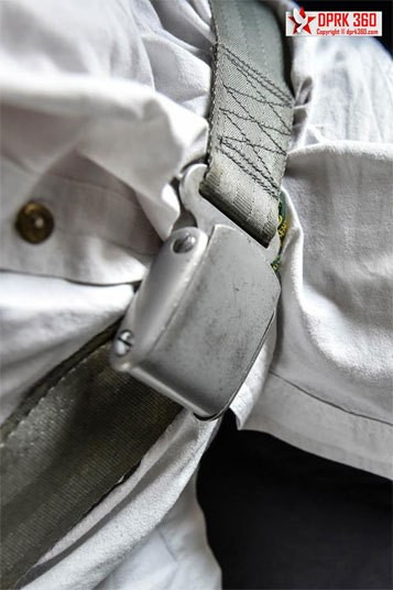 Dây an toàn cho hành khách trông cũng bị mài mòn bởi thời gian sử dụng dài.