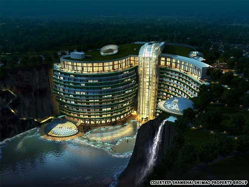 Khách sạn ngầm 19 tầng Shimao Intercontinental nằm trong công viên giải trí Wonderland ở Thượng Hải (Trung Quốc) cũng là một trong những công trình ấn tượng năm 2015 được CNN bình trọn.