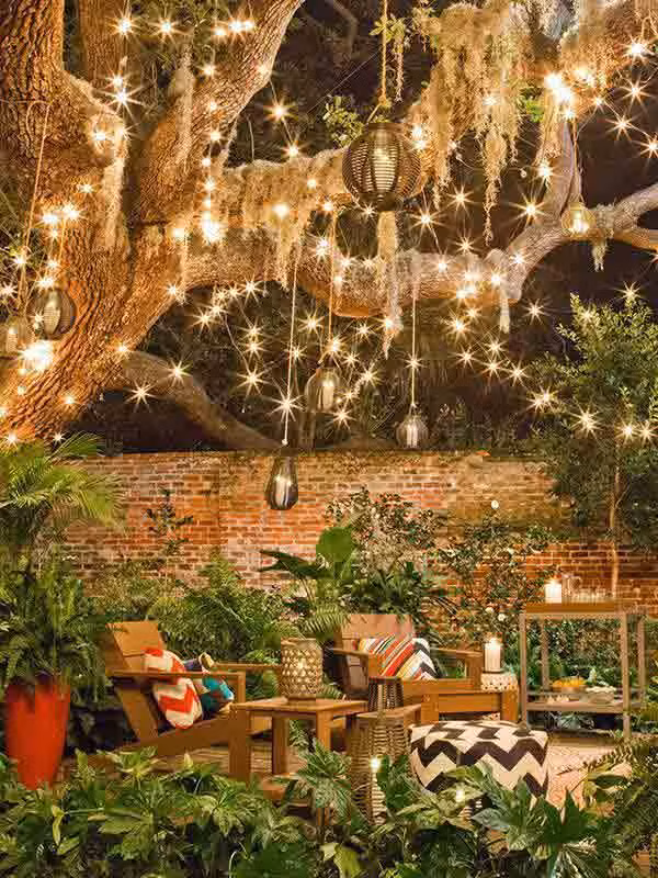 Điều đáng nói hơn là việc trang trí bàn ăn bằng đèn led ít tốn kém và bạn có thể dễ dàng tự thực hiện một mình.