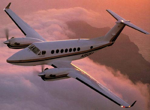 Beechcraft King Air 350 là loại máy bay cánh quạt, dài hơn 10m và sải cánh hơn 15m, có thể bay liên tục 3.500 km, với tốc độ nhanh nhất đạt 583 km/h. Còn chiếc máy bay mới Legacy 600 mới có thể đạt tốc độ tối đa là 834 km/h.