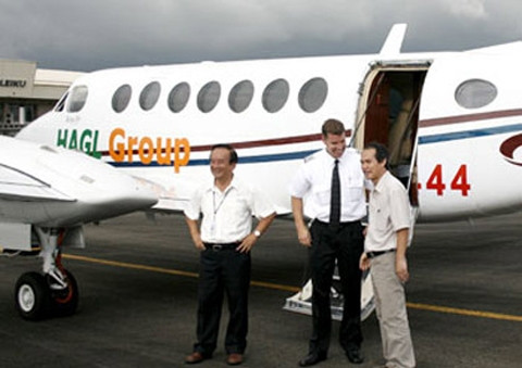 Trong khi máy bay cũ của bầu Đức là thế hệ máy bay mới kế tiếp King Air 350, thì chiếc Embraer Legacy 600 của ông vừa mua là một loại máy bay phản lực thương gia.