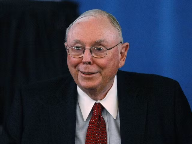 Charlie Munger, Phó chủ tịch của Berkshire Hathaway, thường xuyên theo dõi trang tin kinh tế Economist.