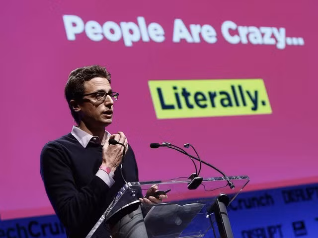 Jonah Peretti, CEO và cũng là nhà sáng lập của BuzzFeed, thường theo dõi tin tức kinh doanh và thể thao trên các trang báo New York Times, New Yorker và Economist vào mỗi buổi sáng. Cũng giống như những người thành đạt trẻ tuổi khác, anh thường thu thập tin tức từ cả mạng xã hội Twitter hoặc Facebook.