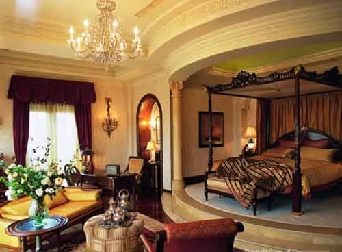 Cận cảnh phòng ngủ sang trọng trong dinh thự.