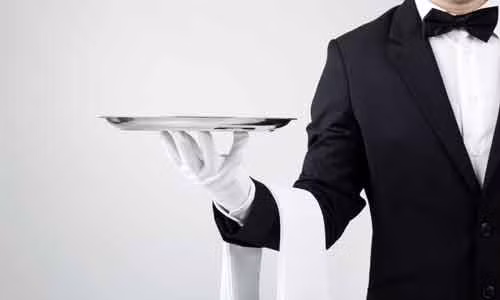 Nghề quản gia, lương 150.000 USD/năm: Nhiệm vụ của một quản gia có thể khá nhàm chán như phục vụ bữa ăn, chạy việc vặt cho gia đình, đặt phòng ăn tối, chăm sóc các vị khách của gia đình và quản lý những người làm khác… Thế nhưng, công việc nhàm chán này lại có mức lương rất cao và ít bị stress.