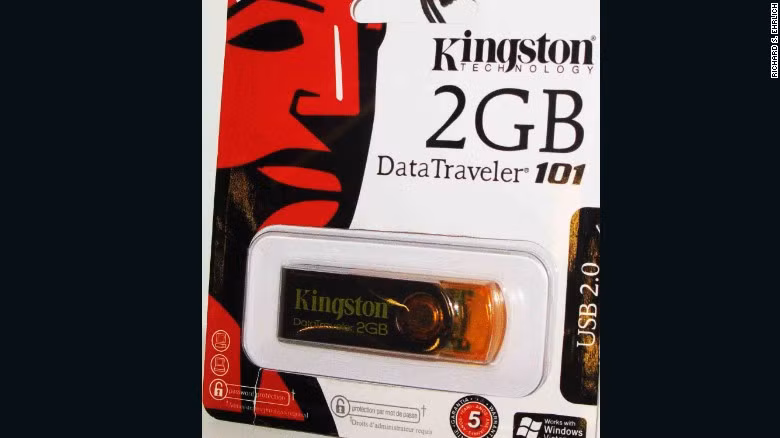 Các hàng hóa giả được vận chuyển theo tuyến đường bộ qua Lào và Campuchia đến Bangkok, hoặc vận chuyển trực tiếp.