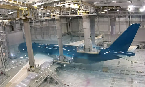 Chiếc A350 của Vietnam Airlines được phủ lớp sơn xanh đặc trưng của hãng.