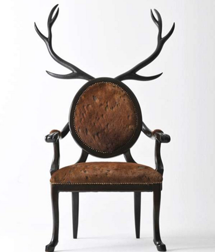 Loại ghế tựa làm từ bộ da của loài hươu và được trang trí bằng cặp sừng đồ sộ dành cho giới đại gia.