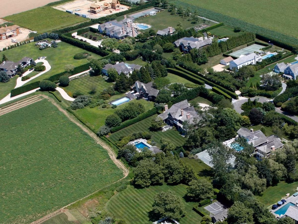 Khu nhà giàu này mới chỉ được thành lập vào năm 2005.