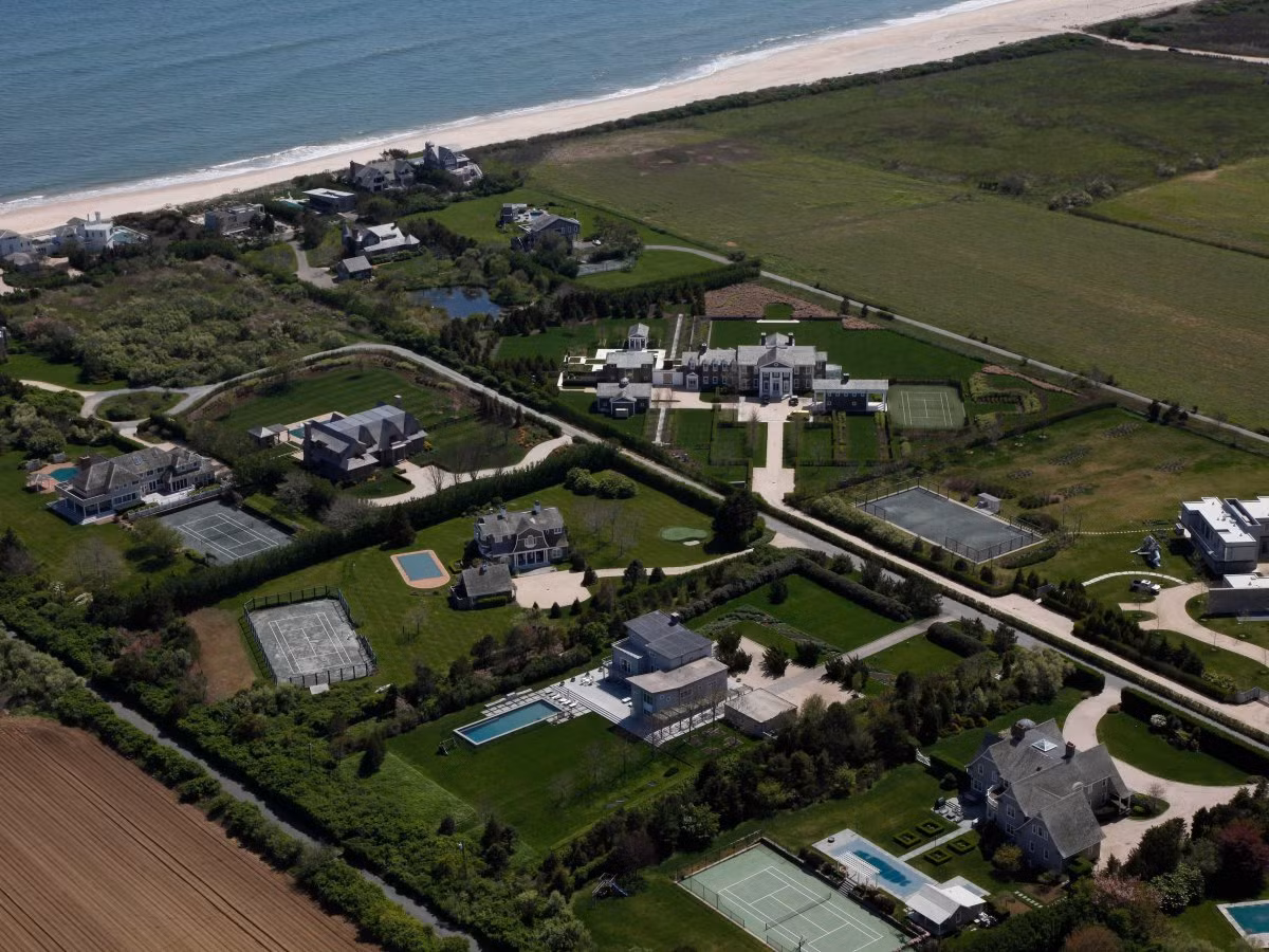 Các biệt thự và ngôi nhà sang trọng nằm bên bờ biển thơ mộng đã góp phần khiến giá nhà trung bình ở khu Sagaponack leo thang lên tới 5,12 triệu USD/căn.