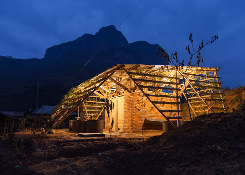 Cùng xem một số hình ảnh nhà vệ sinh nông thôn Việt trên báo Mỹ.