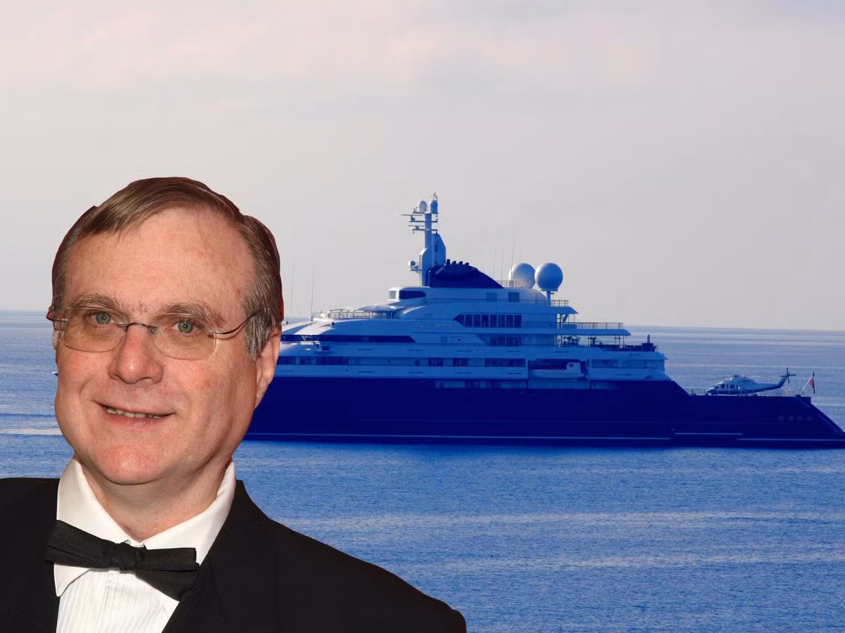 1. Nhà đồng sáng lập Microsoft Paul Allen sở hữu tới hai du thuyền thuộc top những du thuyền lớn nhất thế giới. Chiếc du thuyền đầu tiên của tỷ phú công nghệ này dài hơn 126m mang tên "Octopus". Các tiện nghi gồm một hồ bơi đáy kính, sân đáp trực thăng chứa được 2 chiếc cùng lúc và một tàu ngầm có thể chứa đến 10 người.