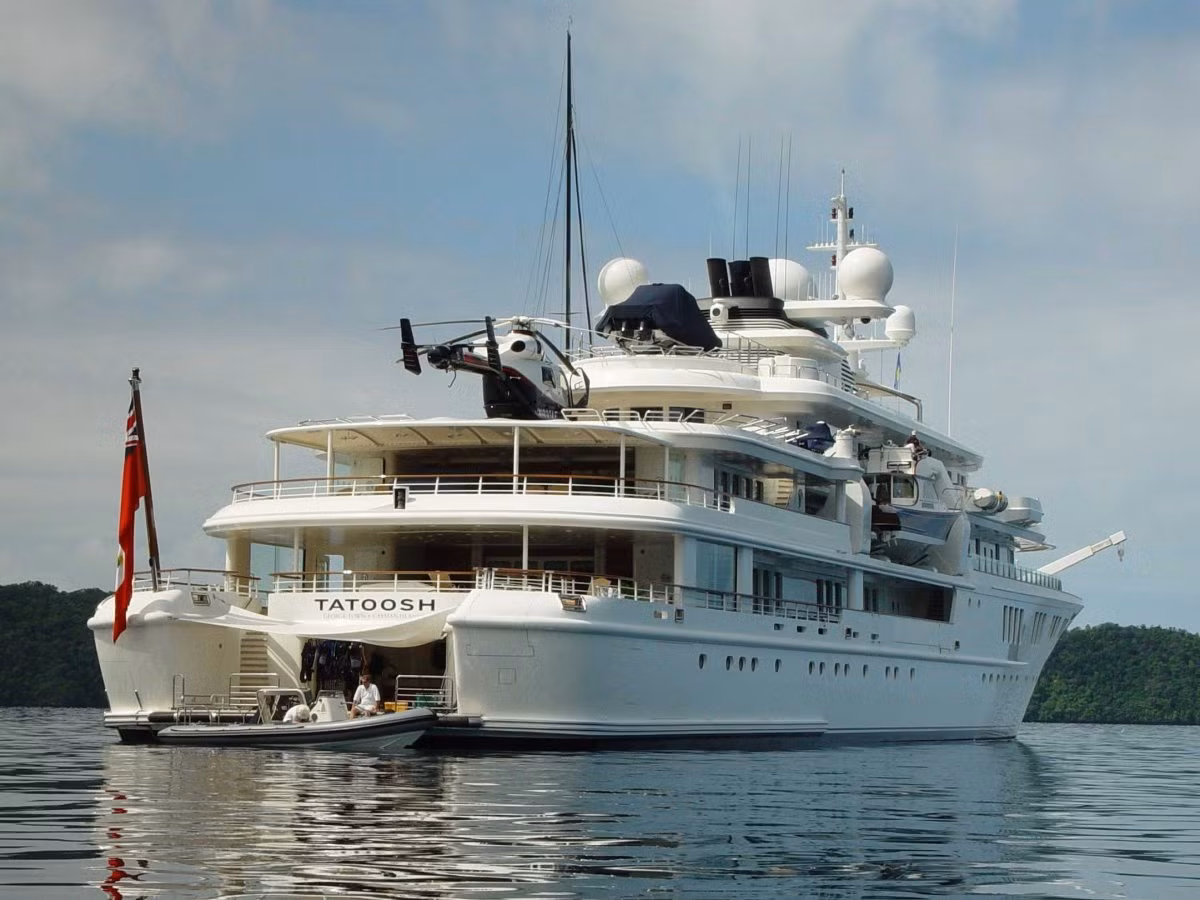 2. Chiếc siêu du thuyền thứ hai của Paul Allen là chiếc "Tatoosh" dài hơn 92m có một rạp chiếu phim, hồ bơi, phòng thu âm, phòng tập thể dục và phòng cho 20 khách. Tatoosh được ông rao bán với giá 160 triệu USD vào năm 2010 nhưng đến nay vẫn chưa tìm được người mua.